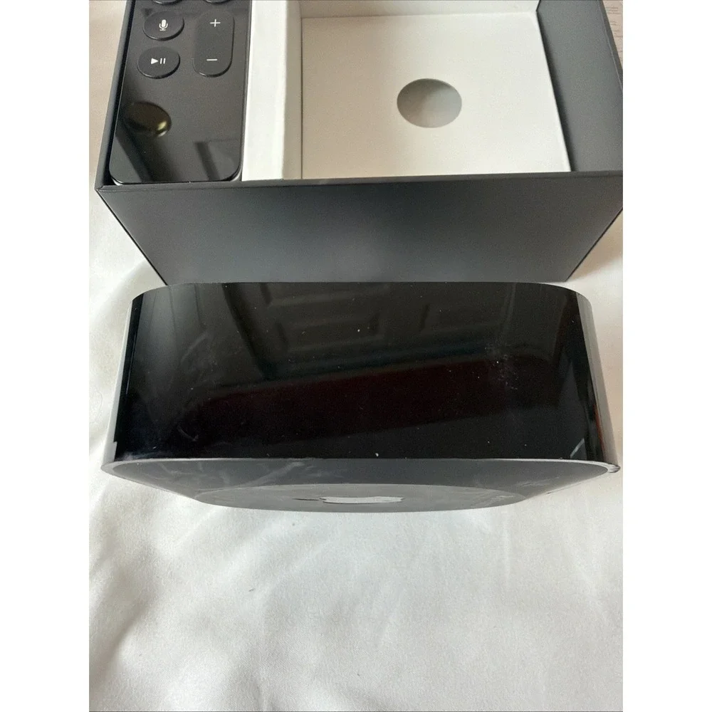 Apple TV A1625 MGY52LL/A HD 32GB Media Streamer 4th Generation
